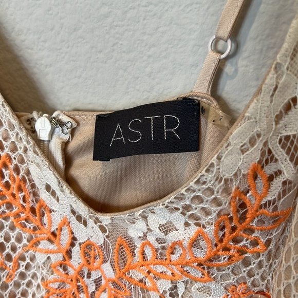 ASTR the Label Nude and Orange Lace Overlay V Neckline Slip Dress - Picture 5 of 9